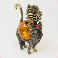 Кошечка гламурная - фигурка из бронзы с камнем янтарь